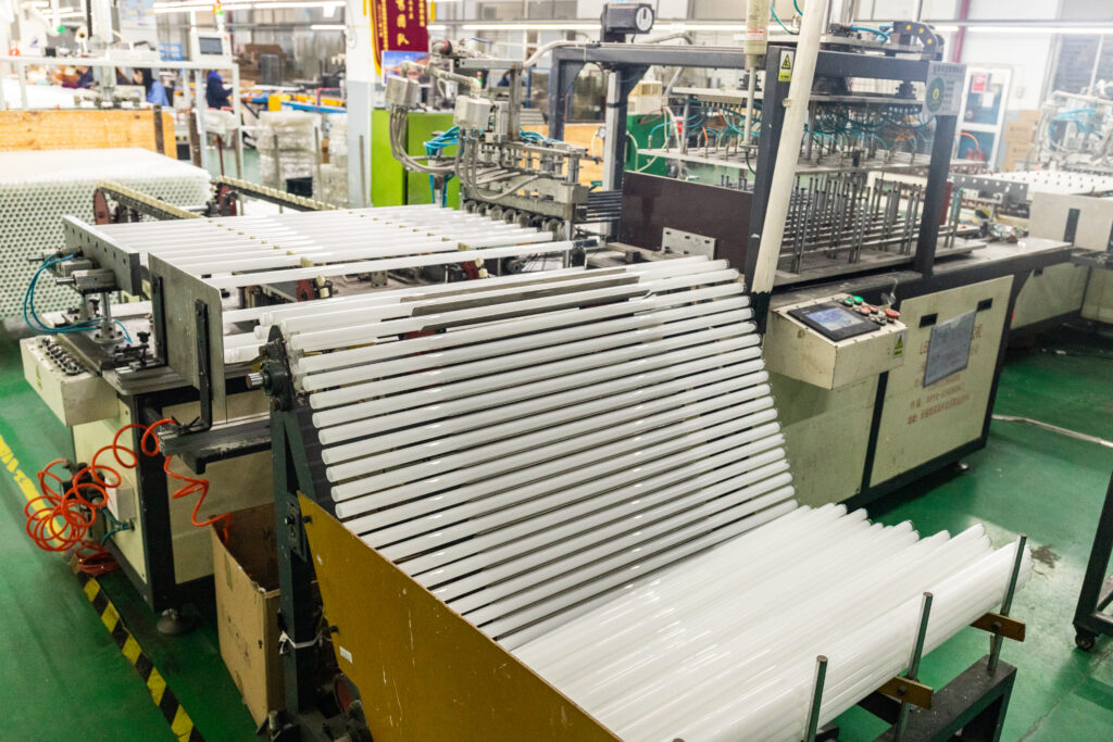 PCB and LED tube bonding process at the New Lights factory