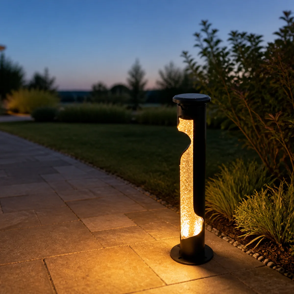 XGYSGL-CUDL-E0.3x2 cylindrical solar garden bollard in a verified outdoor application