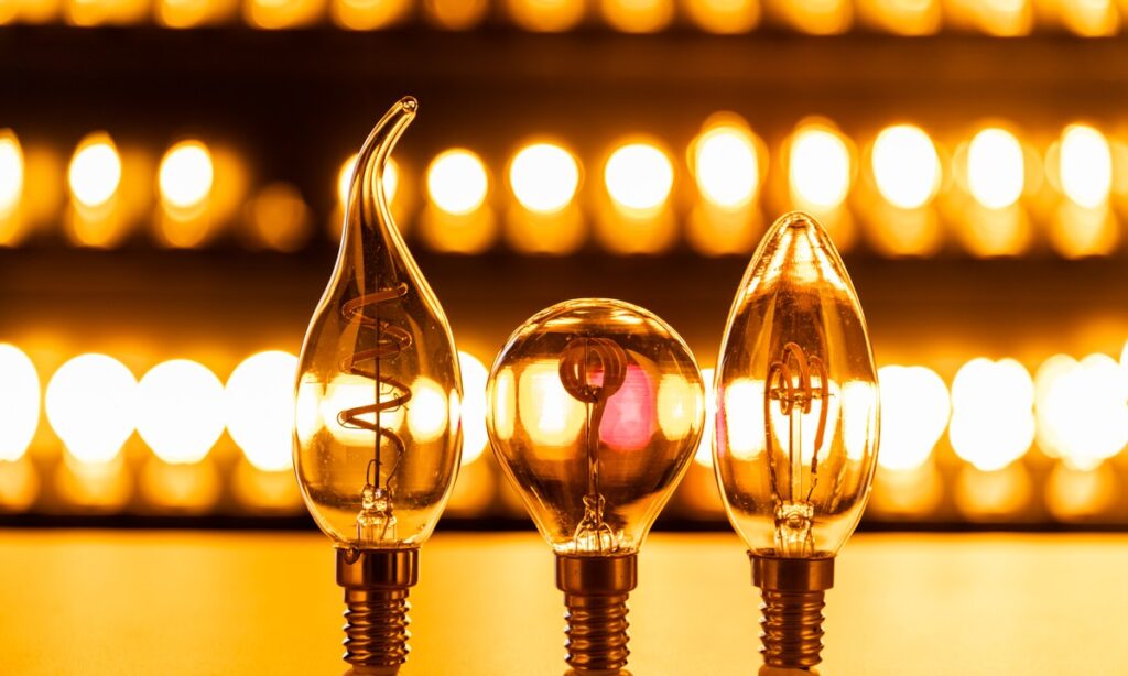 Flexible spiral LED filament bulbs with wide glowing appearance