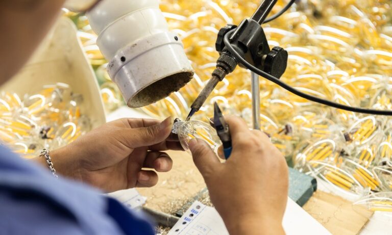 How to Select an LED Filament Bulb Driver