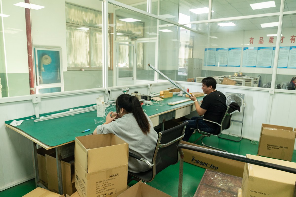 New Lights staff inspecting finished lamps and linear lighting products
