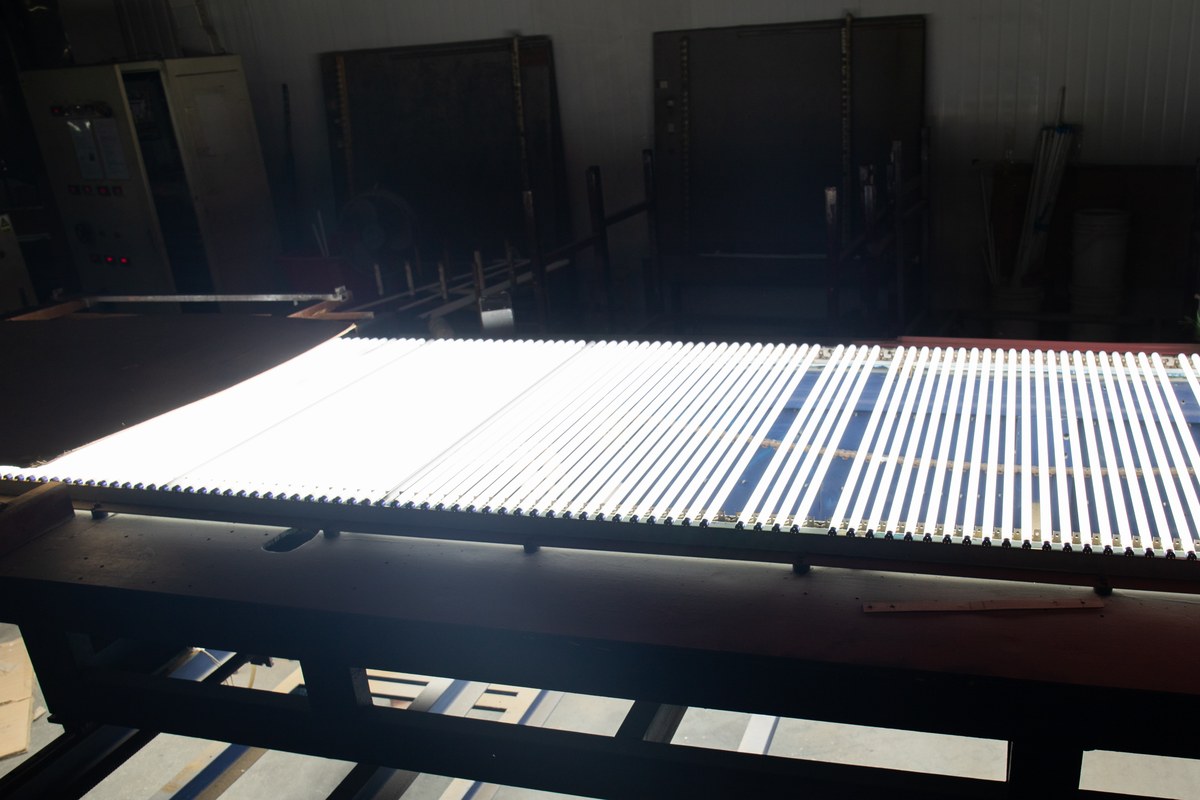 LED tubes operating on a New Lights aging rack